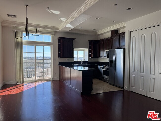 Building Photo - 700 S Ardmore Ave