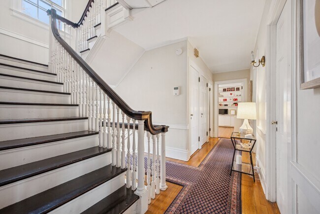 Building Photo - 258 Ridgewood Ave