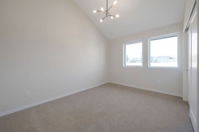 Building Photo - Beautiful 1 year old home in Pacific Wa