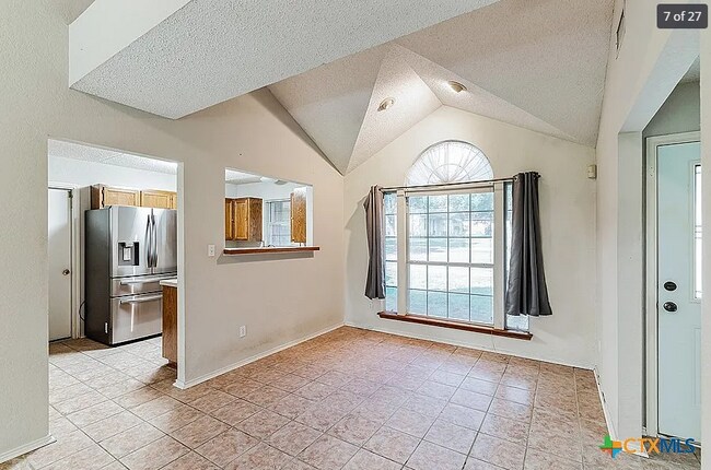 Building Photo - 1701 Century Oaks Dr