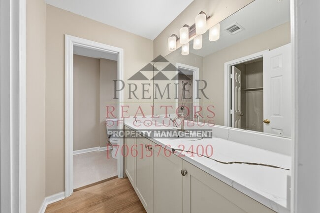 Building Photo - 5233 Verdun Dr