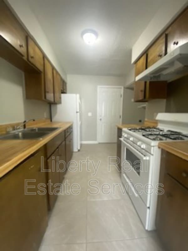 Building Photo - 728 Elaine St