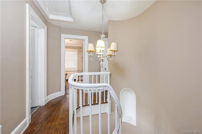 Building Photo - 353 Old Mamaroneck Rd