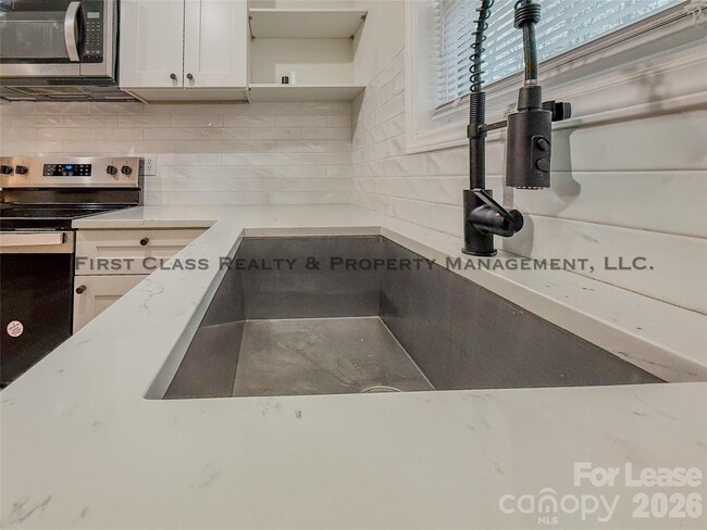 Building Photo - 5819 Woodrock Ct