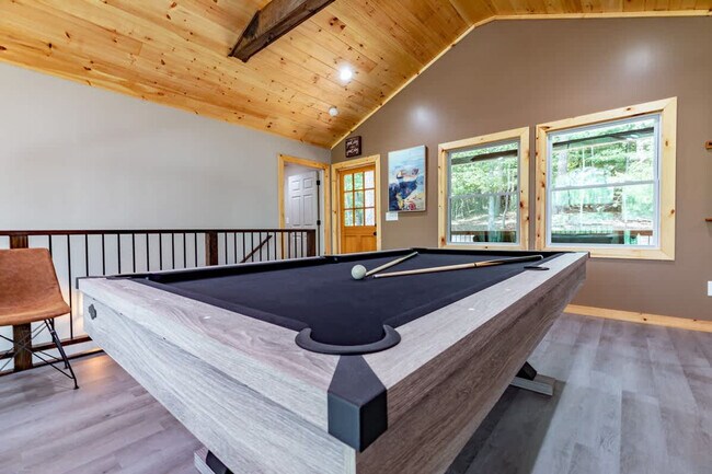 Building Photo - 43 Medina Ct