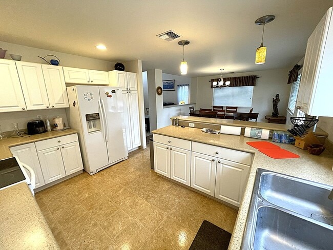 Building Photo - Maui Lani - Furnished 4-bedroom, 3-bathroom home with a 2 car garage