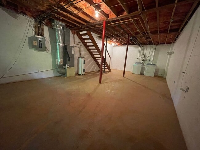 Building Photo - 2 bedroom Townhouse near 5 Points!