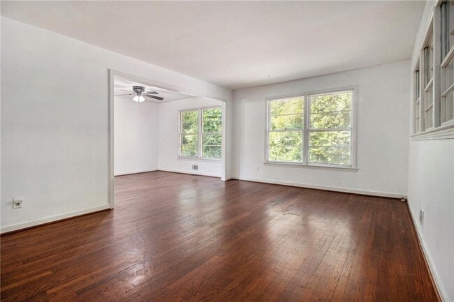Building Photo - 1174 Arborvista Dr NE