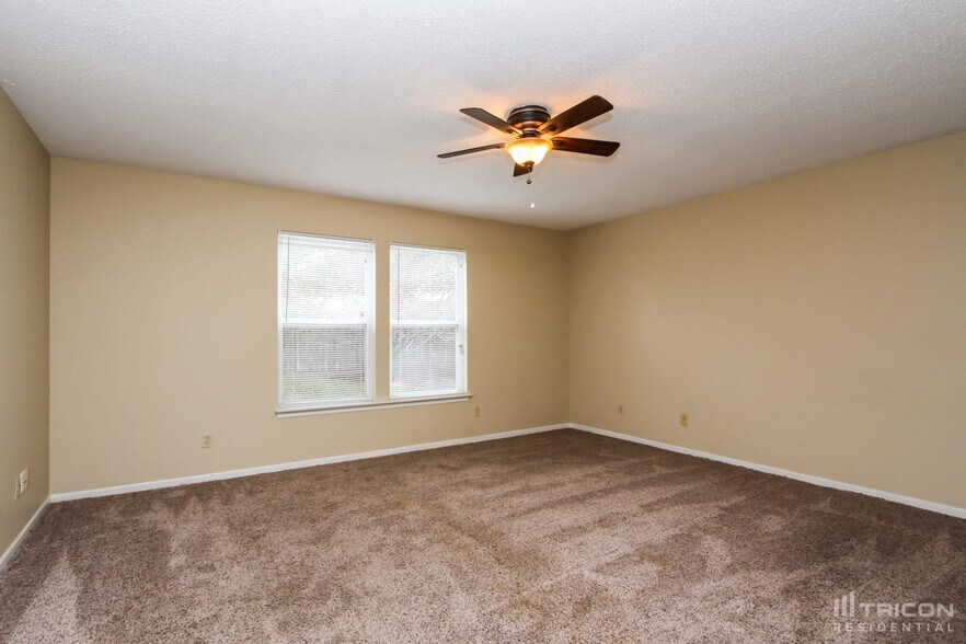 Building Photo - 1392 Lavender Dr