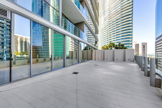 Building Photo - 300 Biscayne Blvd Way