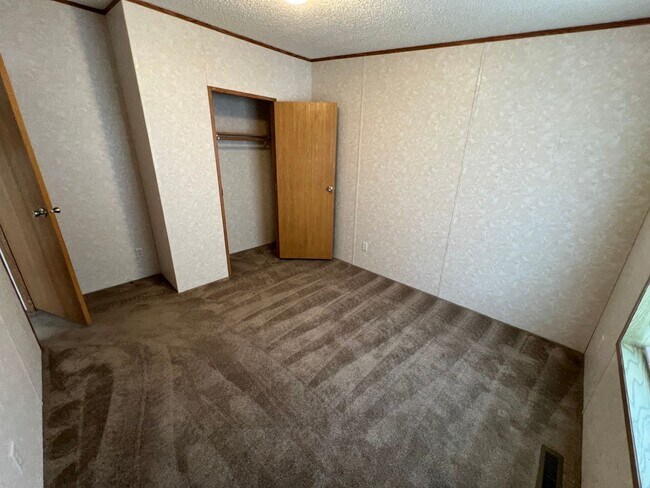 Building Photo - 3 Bedroom 2 Bath Modular Home with Many Amenities & Storage Shed