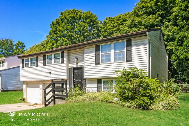 Building Photo - Lovely 3 Bedroom in Indianapolis