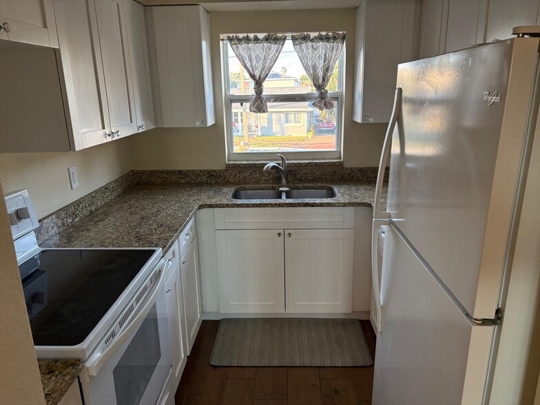 kitchen - 35 44th Avenue