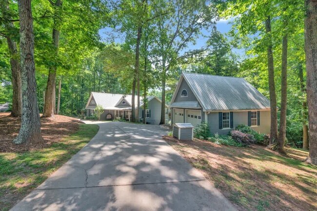 Building Photo - 254 Beaten Path Rd