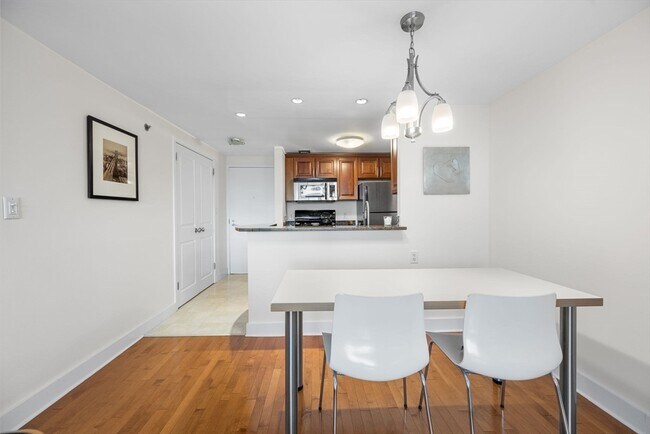 Building Photo - 42 8th St