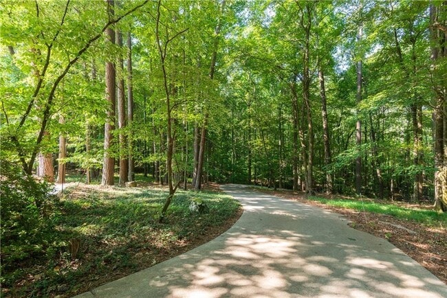 Building Photo - 15905 Westbrook Rd