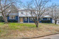 Building Photo - Eye Catching Large 4-Bedroom Home in Murfr...