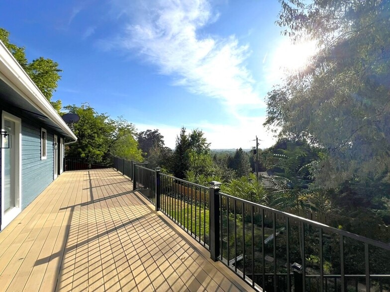 Building Photo - 2909 N Hillway Dr