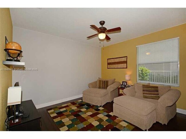 Building Photo - 896 Marina Dr