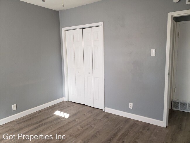 Building Photo - 7219-7239 Olive Blvd
