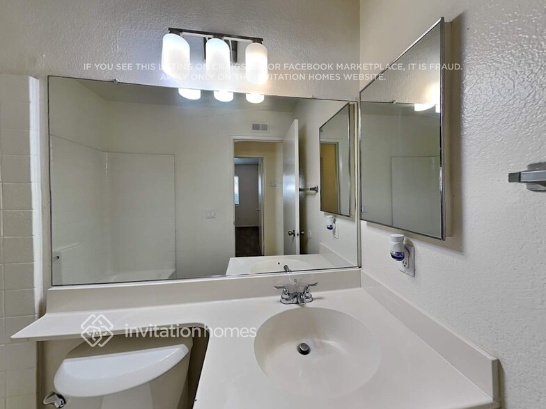 Building Photo - 3140 Crowne Dr