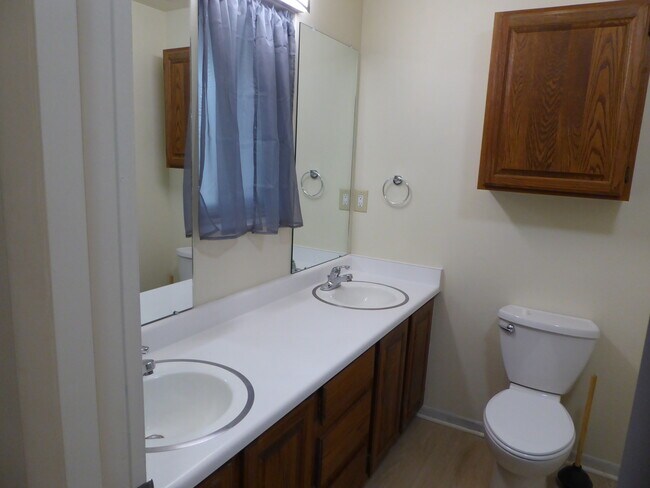 Building Photo - 3400 E Locust St