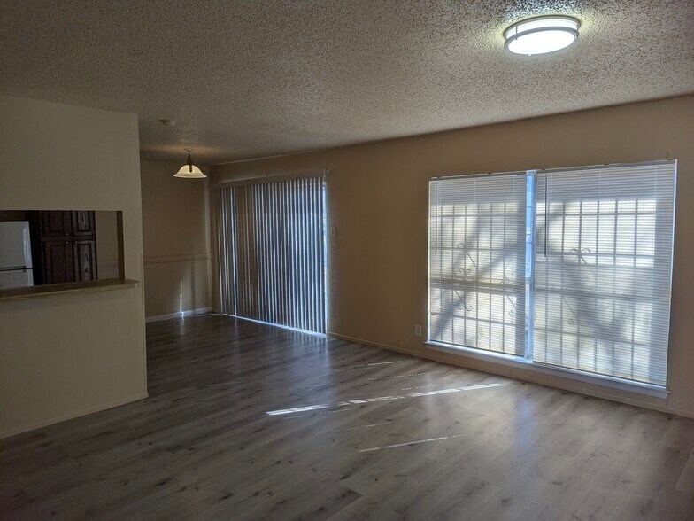 Building Photo - 1322 Bayou Dr