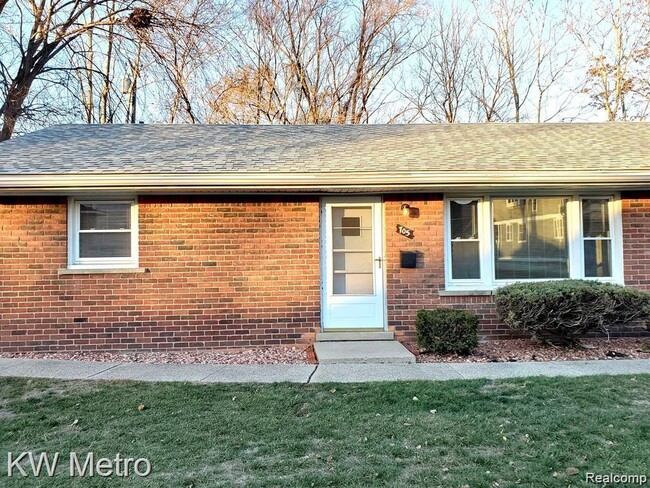 Primary Photo - 705 E University Ave