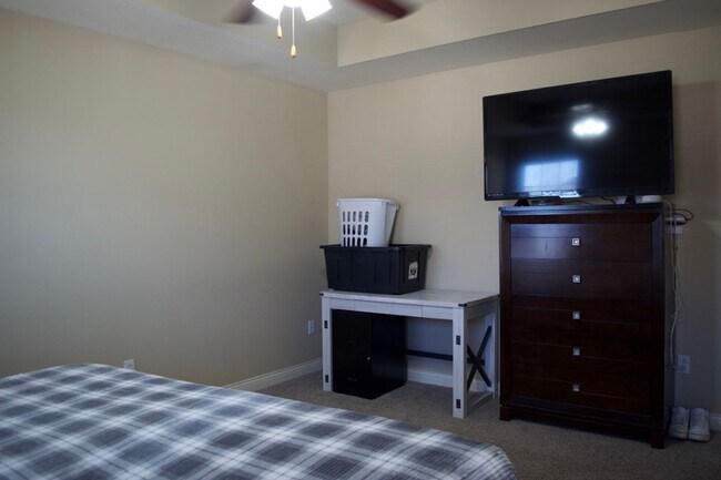 Building Photo - Nice 3 Bed 2 Bath House In Vanderveen Crossing!