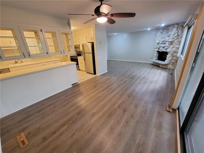 Building Photo - 14321 Fairway Dr