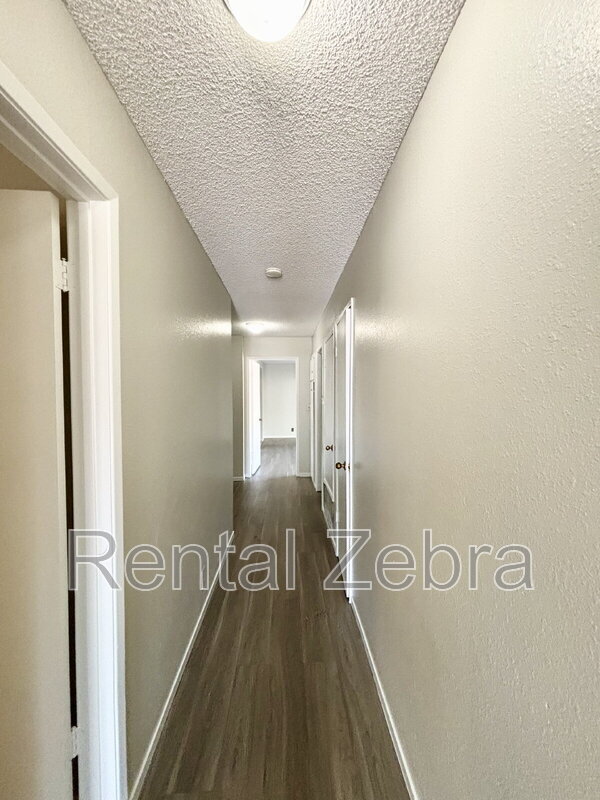 Building Photo - 3047 Bedford Dr
