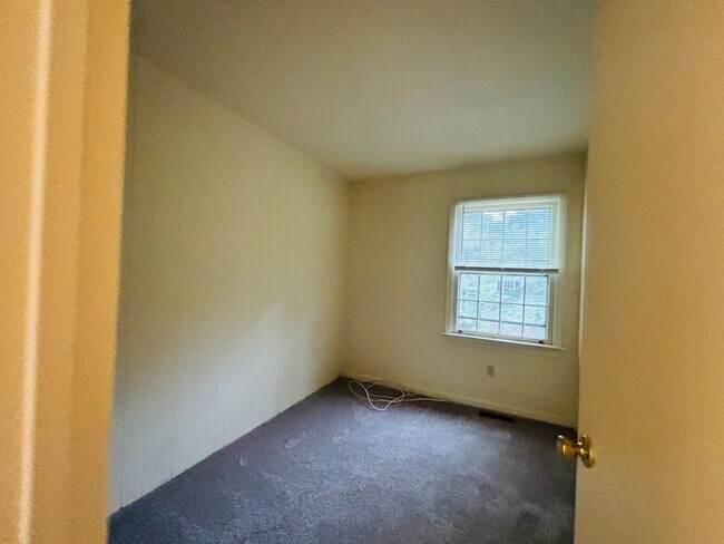 Building Photo - 124 Camelot Ct