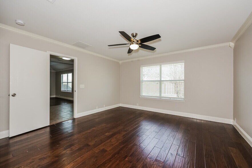 Building Photo - 711 River Run Dr