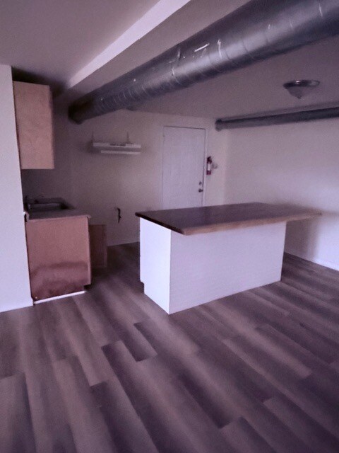 Building Photo - 65 Peter St