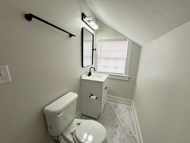 Building Photo - Bungalow in rosewood