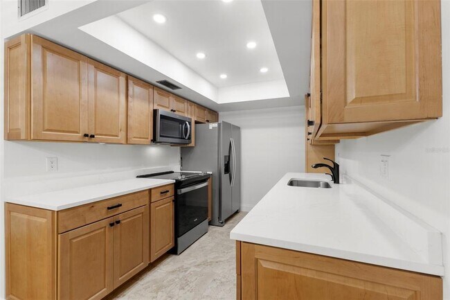 Building Photo - 1001 Pearce Dr