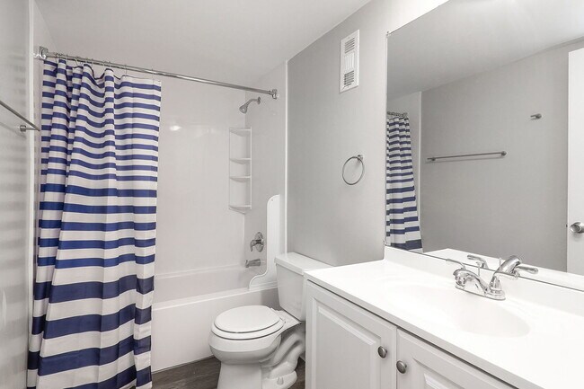 Building Photo - 2544 Waterbury Dr