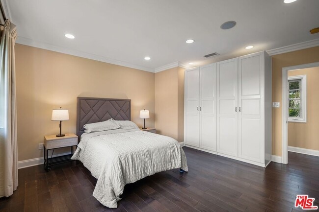 Building Photo - 9023 Alto Cedro Dr