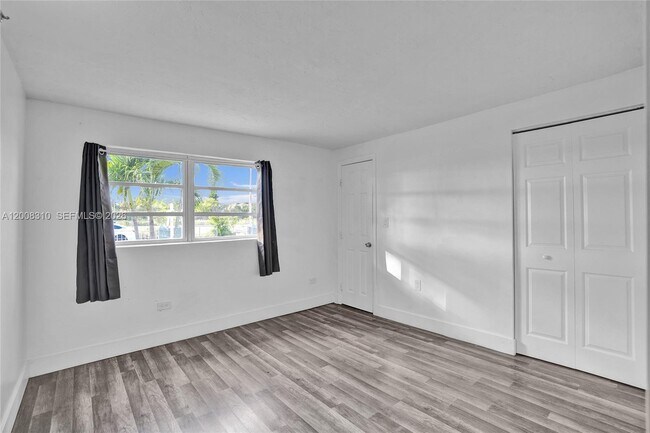 Building Photo - 2100 Service Rd