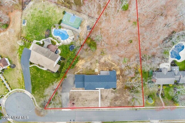 Building Photo - 527 Woodview Rd