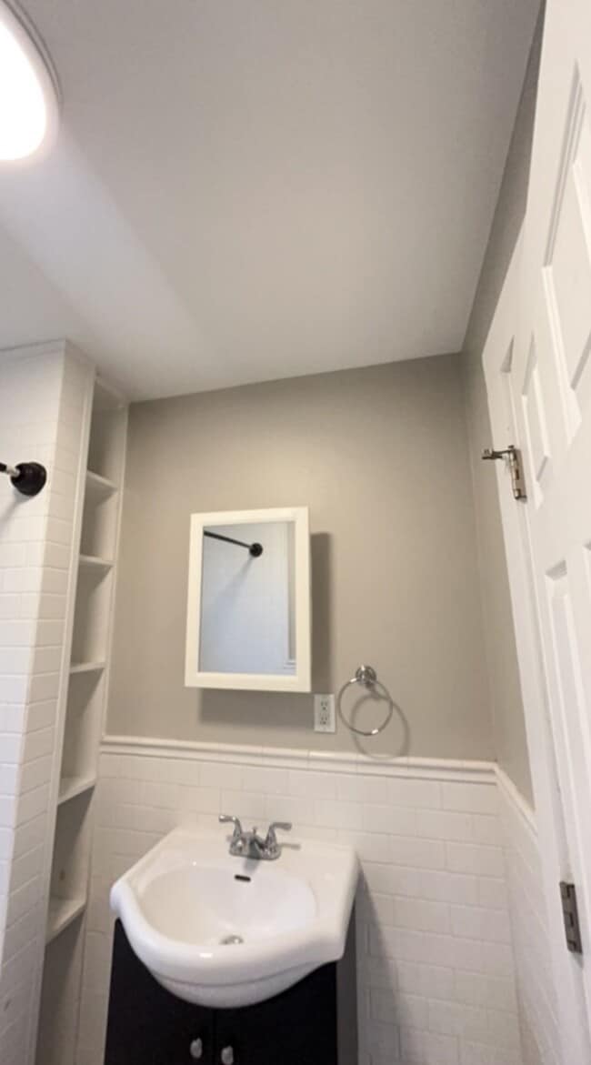 Building Photo - 7426 Dunedin St