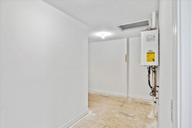Building Photo - Spacious Home in Westhill Community - Rent...