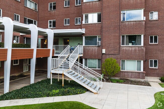 Building Entrance - University Heights