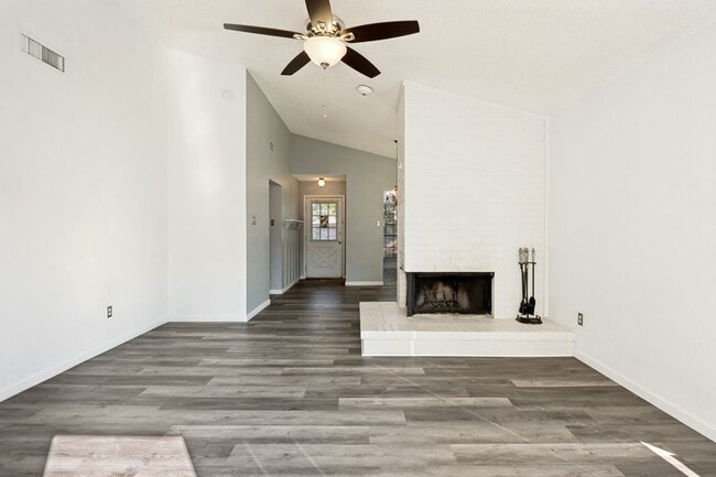 Building Photo - 1813 Sherwood Pl