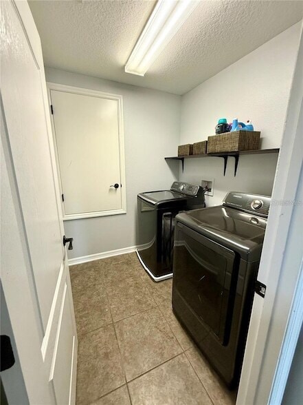 Building Photo - 2656 River Landing Dr