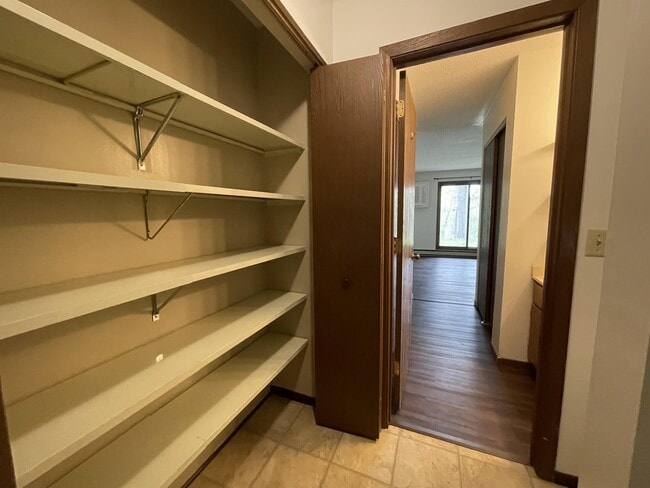 Building Photo - 5607 Green Cir Dr