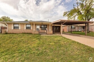 Building Photo - 709 NE 79th Pl