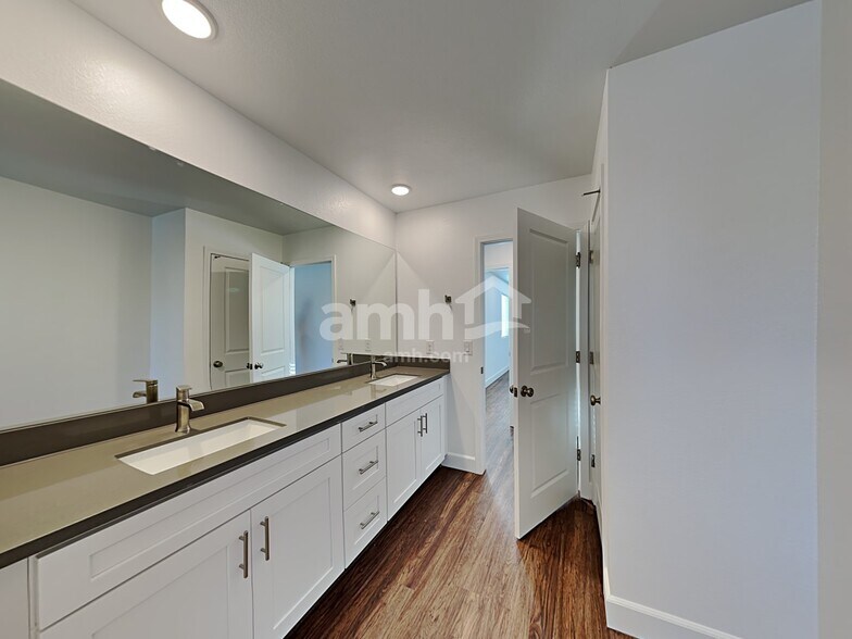 Building Photo - 9143 Crocker Pt Ct