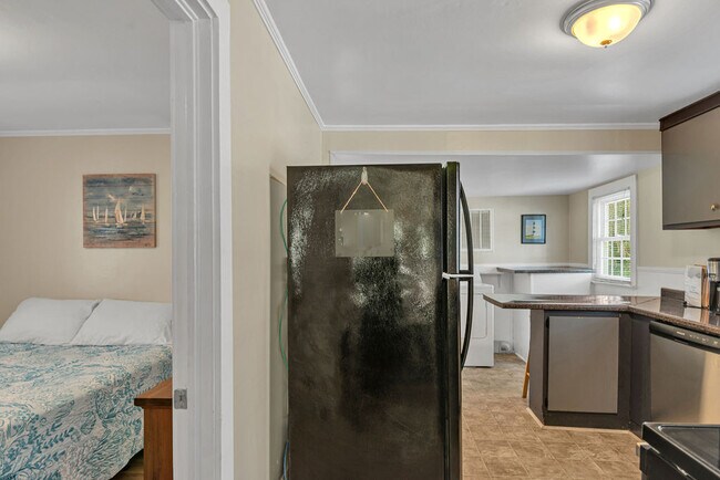 Building Photo - 509 S Shore Dr