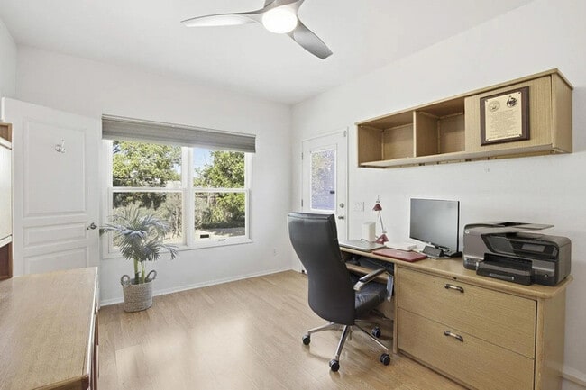 Building Photo - Charming 3BR Home with Bonus Room, Fireplace & Large Yard